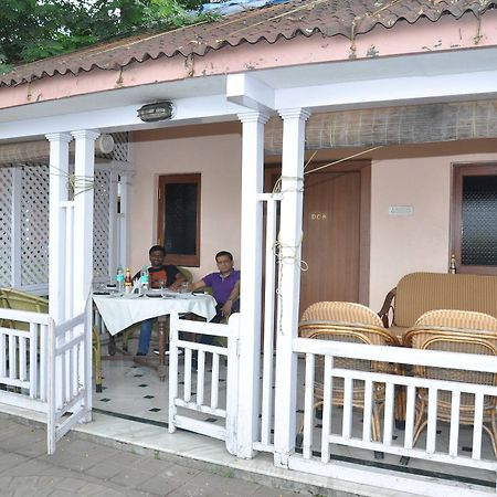 Turf Club House Hotel Пюн Екстериор снимка