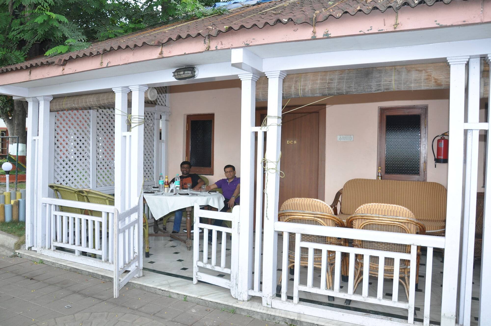 Turf Club House Hotel Пюн Екстериор снимка