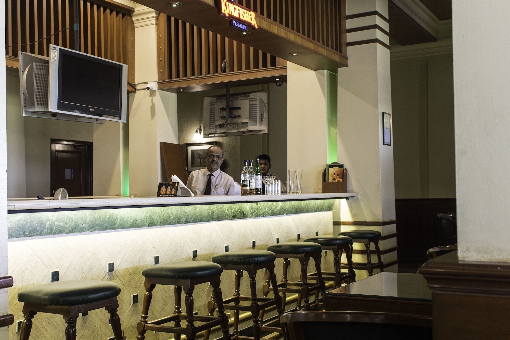 Turf Club House Hotel Пюн Екстериор снимка