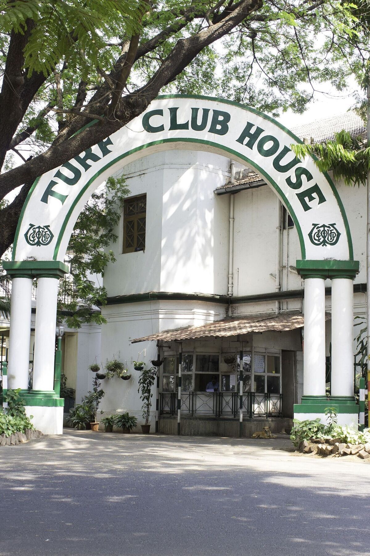 Turf Club House Hotel Пюн Екстериор снимка